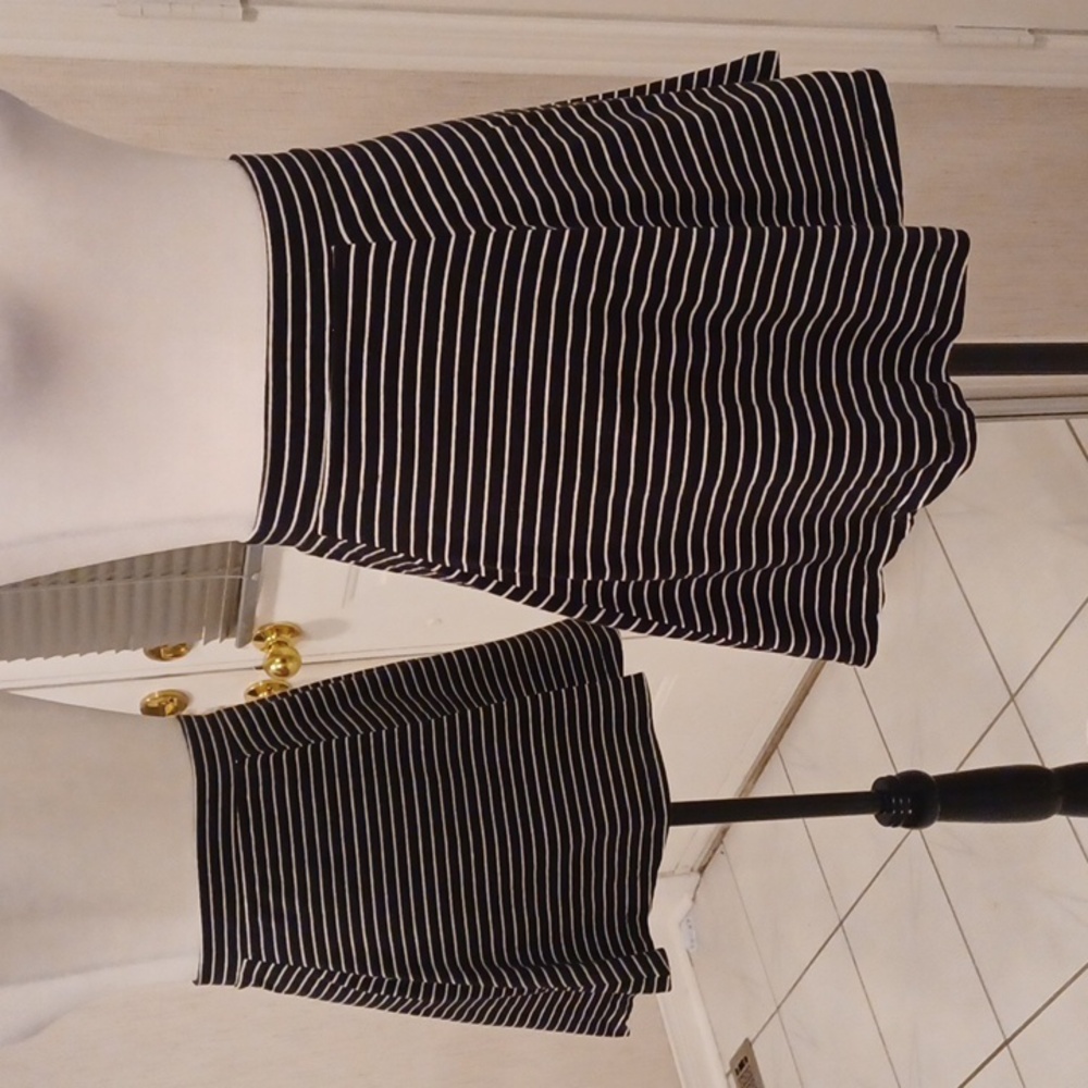 4/$60 Black & White Striped Skirt - Size XS